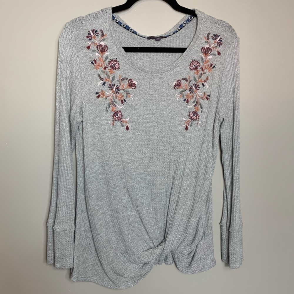 Artesia Gray Waffle Knit Top Size Medium Floral Thermal Long Sleeve Knot Front